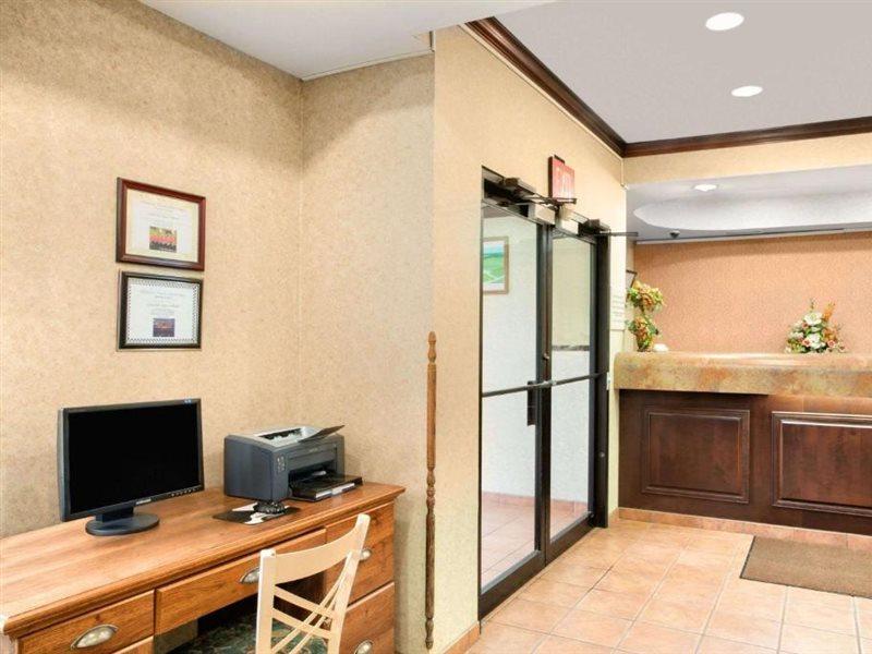 Super 8 By Wyndham Grayville Exterior foto