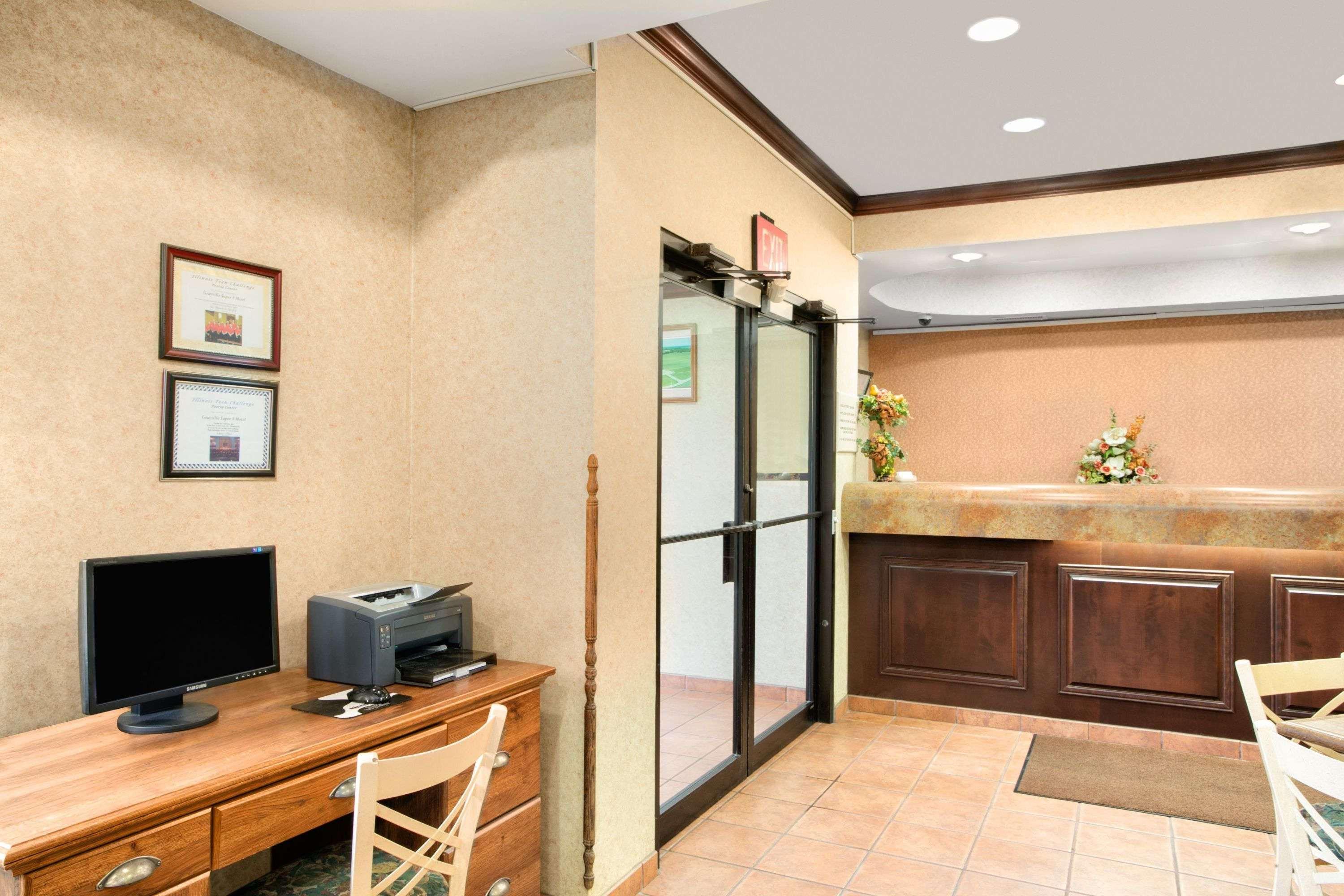 Super 8 By Wyndham Grayville Exterior foto
